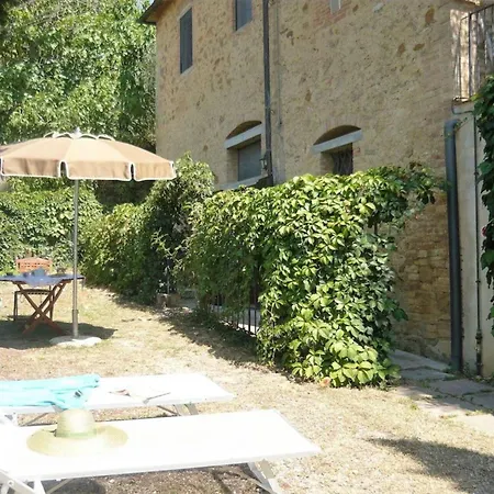 Podere Oliveta 컨트리하우스